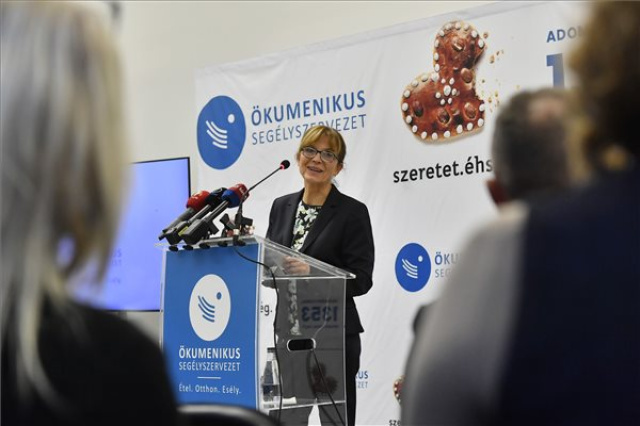 Ünnepi gyertyagyújtás keretében hívott összefogásra az Ökumenikus Segélyszervezet