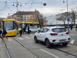 Villamos baleset Dugonics tér