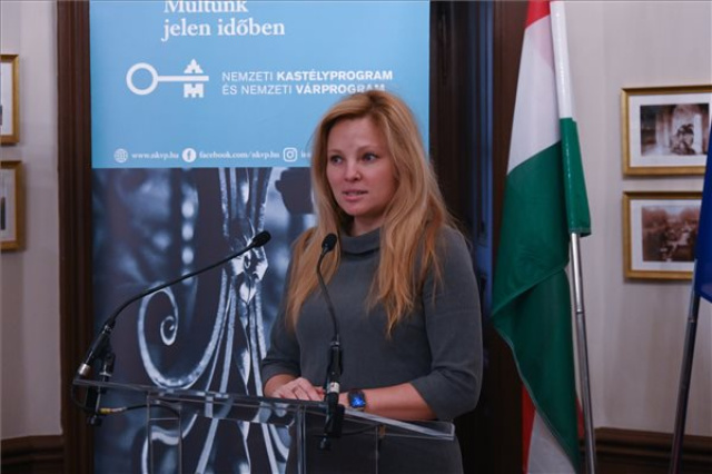 Átadták a felújított tiszadobi Andrássy-kastélyt 