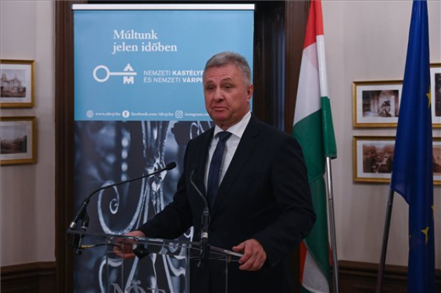 Átadták a felújított tiszadobi Andrássy-kastélyt 