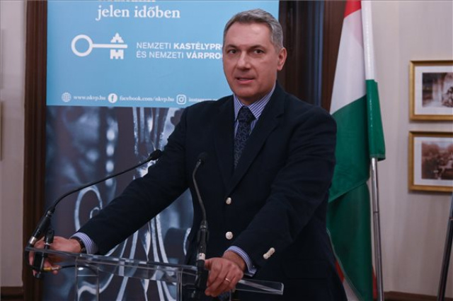 Átadták a felújított tiszadobi Andrássy-kastélyt 