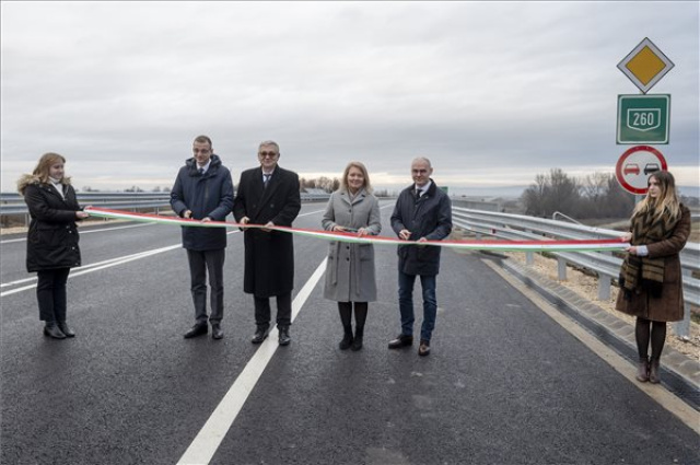 Átadták a 260-as számú főút Sajószentpéter - Berente elkerülő szakaszát 