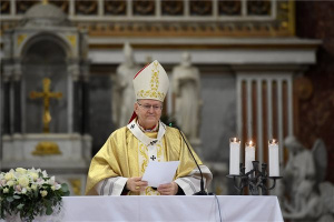 Karácsony - Erdő Péter ünnepi szentmisét celebrált az esztergomi bazilikában