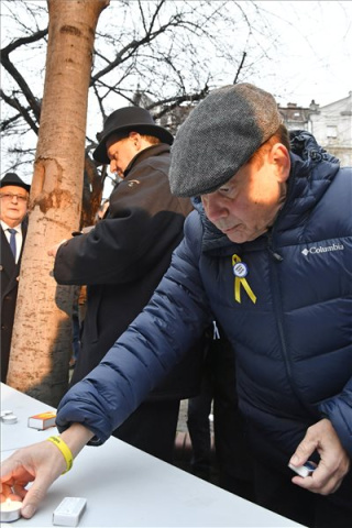 Szimbolikusan Október 7. térnek nevezték át a Dohány utcai zsinagóga előtti Herzl Tivadar teret