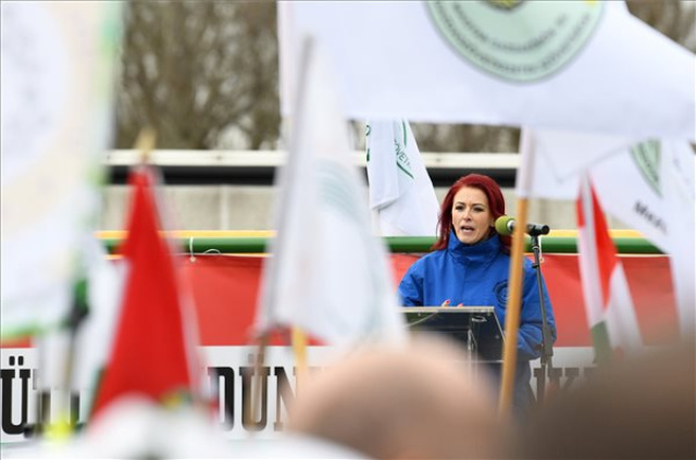 Az ukrán termékek korlátlan importjának meghosszabbítása ellen demonstráltak a magyar gazdák a záhonyi határátkelőnél