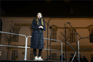A Momentum tüntetése a Karmelita kolostornál 