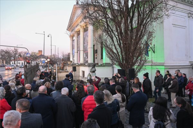 A Munkácsy 180 emlékév és a Hazafias festészet a négyzeten című kiállítás megnyitója Békéscsabán