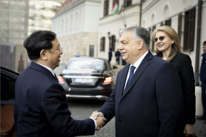 Orbán Viktor a BYD autógyártó vezetőivel tárgyalt