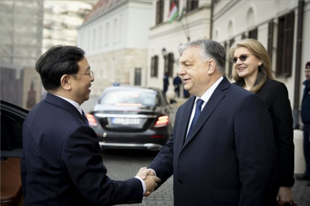 Orbán Viktor a BYD autógyártó vezetőivel tárgyalt