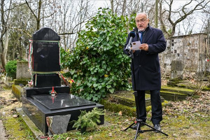 Megemlékezést tartottak Herczeg Ferenc sírjánál a Farkasréti temetőben