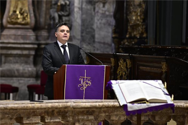 Emléknap - Sebők Sándor fóti plébános kapta idén a Hit pajzsa díjat