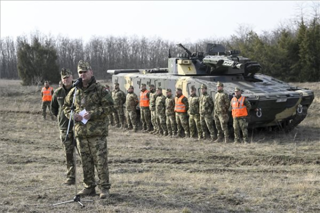 A Lynx lövészpáncélosok harcjárművezető gyakorlata Tatárszentgyörgyön 
