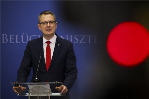 Rétvári Bence szülői szervezetek vezetőivel egyeztetett