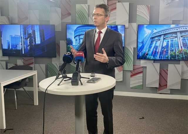 Hankó Balázs sajtótájékoztatója Brüsszelben