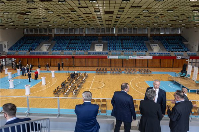 Átadták a felújított pécsi városi sportcsarnokot