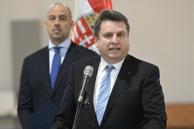 Átadták a Halmy József Kézilabdacsarnokot Vecsésen