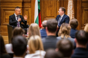 Szijjártó Péter a Nemzeti Közszolgálati Egyetemen 