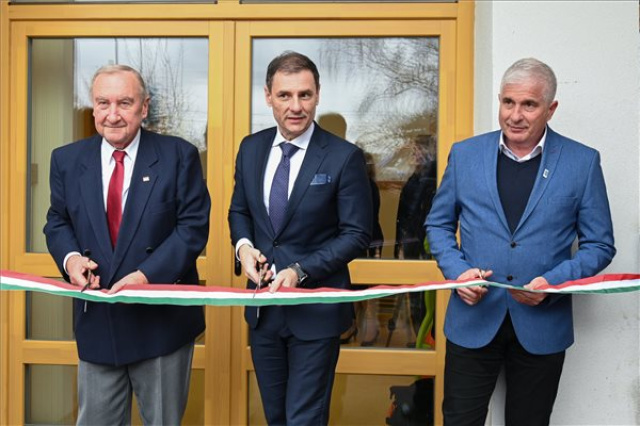 Átadták a Boglárka bölcsőde új épületét Fóton