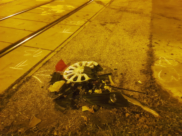 Villamos és személyautó ütközött Szegeden