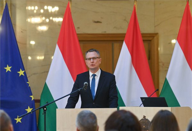 A pedagógusok bérfejlesztését célzó projekt nyitórendezvénye Budapesten