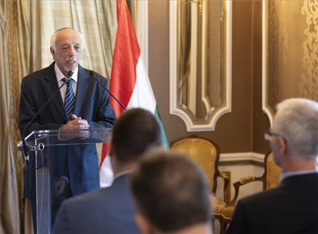 Schőner Alfréd kapta idén a Scheiber Sándor-díjat 