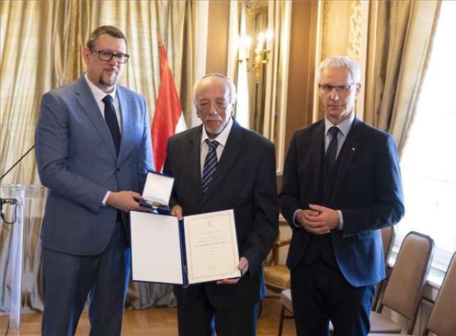 Schőner Alfréd kapta idén a Scheiber Sándor-díjat 
