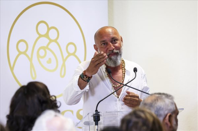 Sikeres roma férfiakról szóló kötetet mutattak be Budapesten
