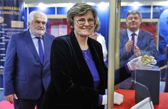Egykori egyetemének ajánlotta fel Nobel-díjának másolatát Karikó Katalin