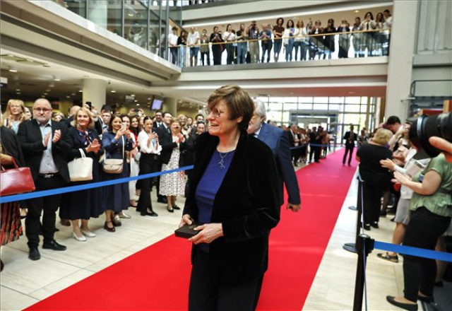 Egykori egyetemének ajánlotta fel Nobel-díjának másolatát Karikó Katalin