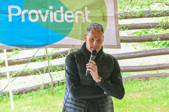 Fát ültettek a ferencvárosi labdarúgók a Budakeszi Vadasparkban