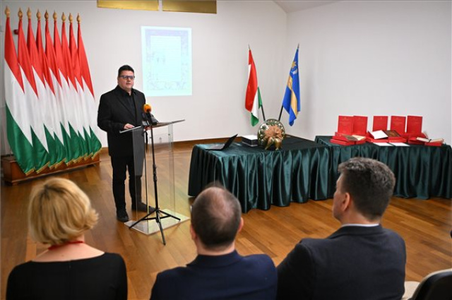 Bemutatták Kálmáncsehi Domonkos 15. századi imakönyvének fakszimile kiadását