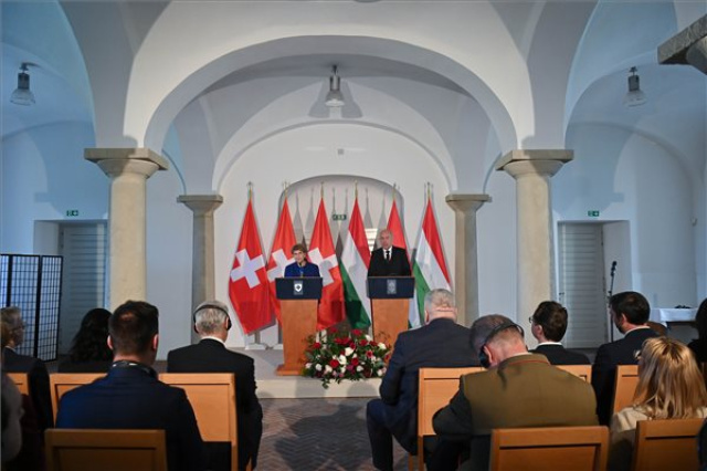 Sulyok Tamás fogadta a svájci elnököt