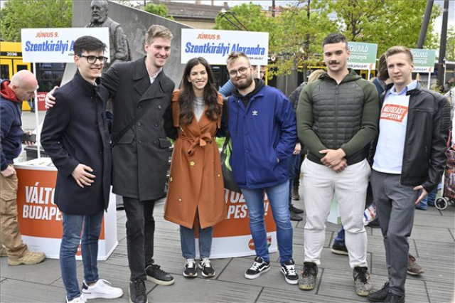 Voks 24 - Szentkirályi Alexandra, a Fidesz-KDNP-szövetség főpolgármester-jelöltje a Széll Kálmán téren 