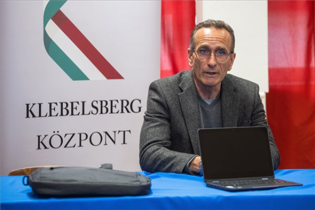 Csaknem 200 ezer notebookot osztanak ki a nyári szünetig