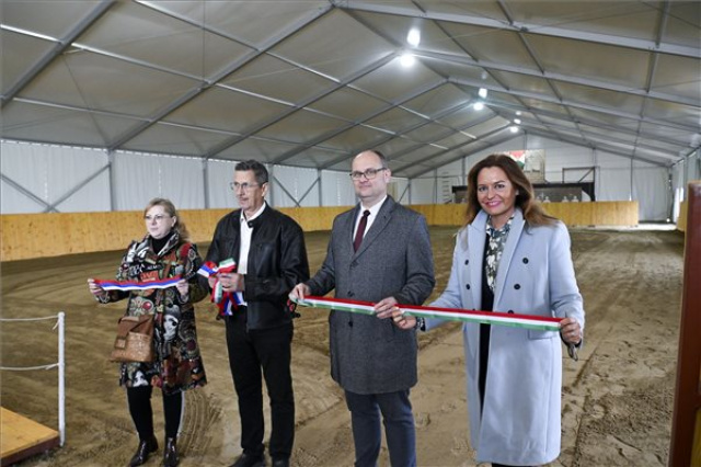 Lovas és kerékpáros projektet adtak át a szlovák-magyar határtérségben 