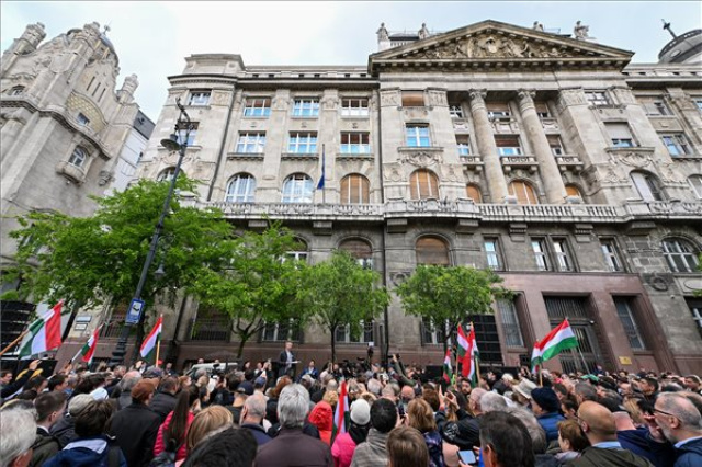Működő gyermekvédelem létrehozását követelte demonstráción Magyar Péter