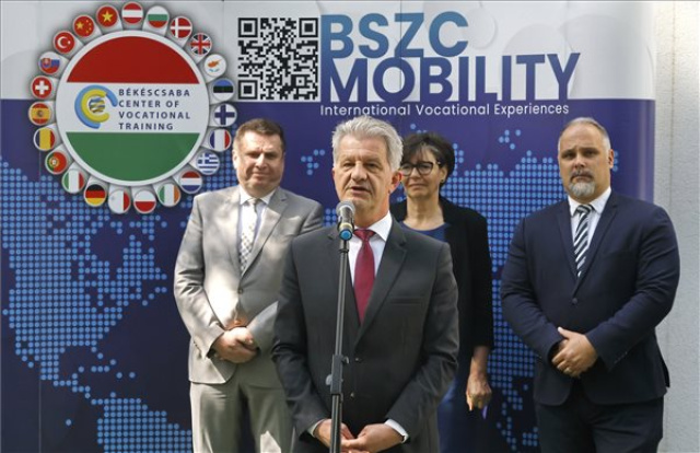 Tovább fejlesztik a Légi és Gépipari Képzőközpontot Békéscsabán