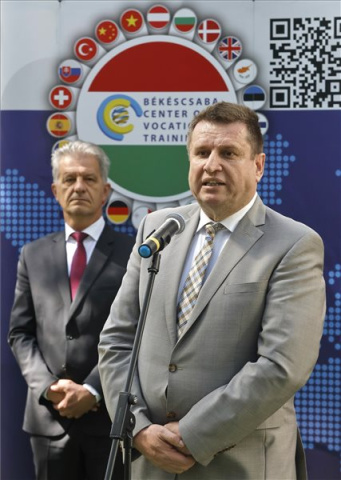 Tovább fejlesztik a Légi és Gépipari Képzőközpontot Békéscsabán