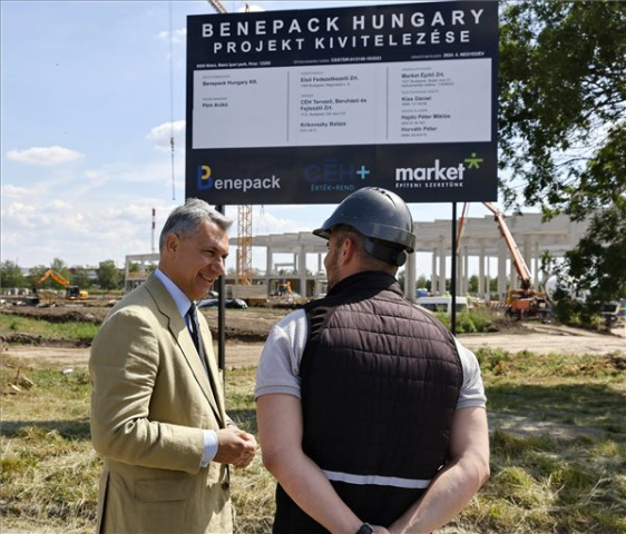 Sajtótájékoztató a makói ipari parknál