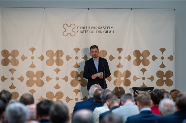 Megnyílt a felújított gyalui várkastély Erdélyben
