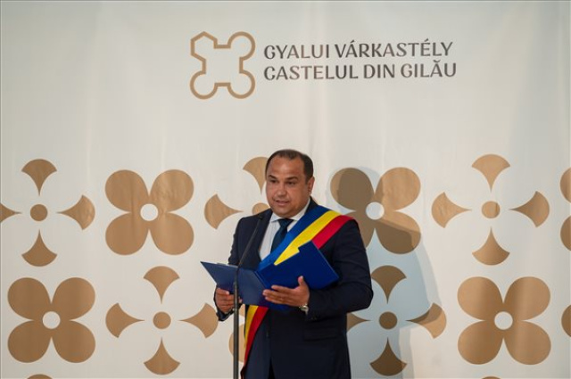 Megnyílt a felújított gyalui várkastély Erdélyben