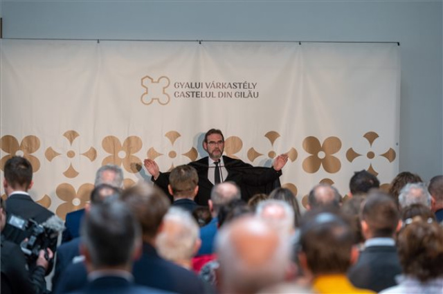 Megnyílt a felújított gyalui várkastély Erdélyben