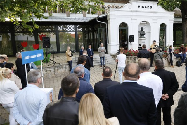 Voks 24 - A Fidesz-KDNP választási fóruma Gyulán 