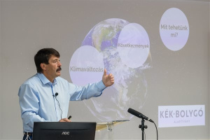 Áder János előadása a klímaváltozásról egy ajkai iskolában