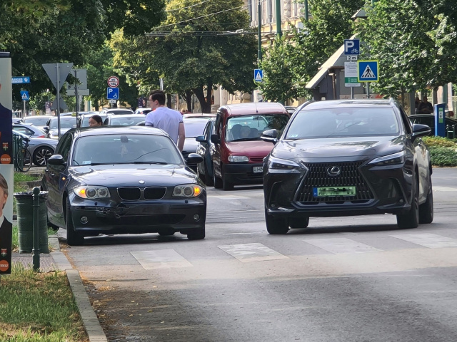Baleset a Hősök kapuja előtt