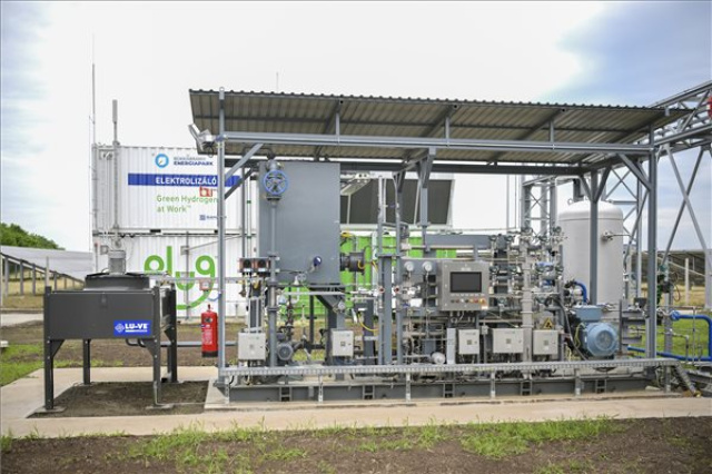 Átadták Magyarország első zöldhidrogén üzemét a Bükkábrányi Energiaparkban