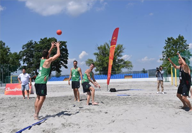 Átadták Agárdon a Magyar Kézilabda Szövetség strandkézilabda központját