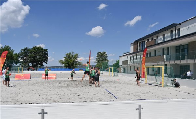 Átadták Agárdon a Magyar Kézilabda Szövetség strandkézilabda központját