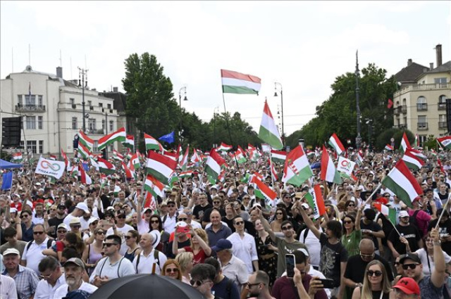 Voks 24 - A Tisza párt demonstrációja Budapesten