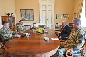Sulyok Tamás a Honvéd Vezérkar főnökét és a Katonai Nemzetbiztonsági Szolgálat főigazgatóját fogadta